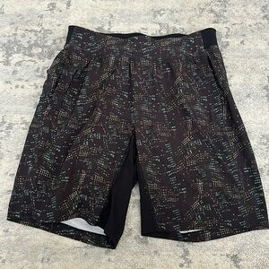 Lululemon T.H.E. Shorts Lined Size M 9” Inseam Black/Multicolor